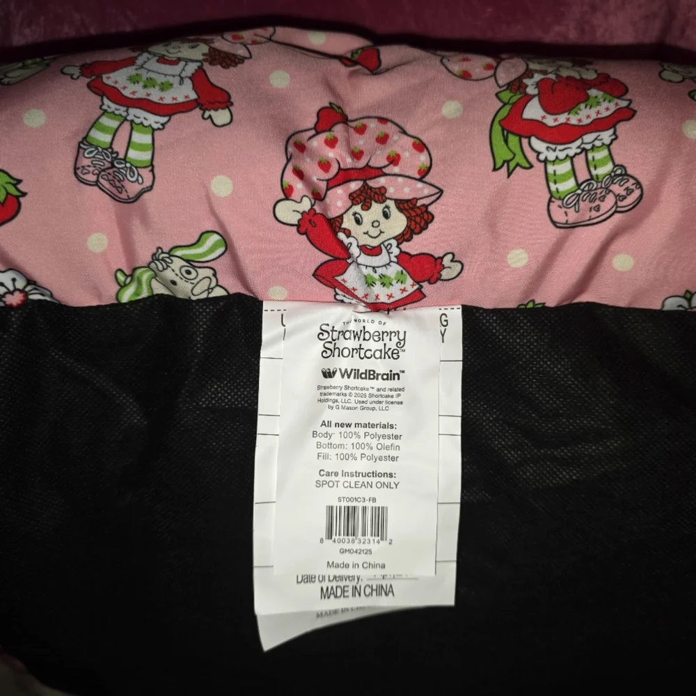 Strawberry Shortcake and Pupcake Plush Pet Bed Velvety Lining Very Cushy, BNWT